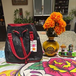 Artisanal leather bags. Morralito style.